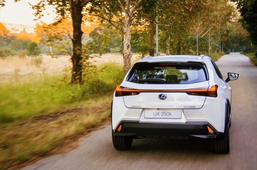  Lexus UX250h 2019 года  (ZA) (фото 19 из 22)